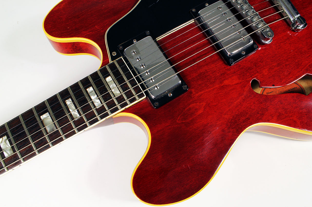 Gibson_es335_1967_cons_top_detail_2